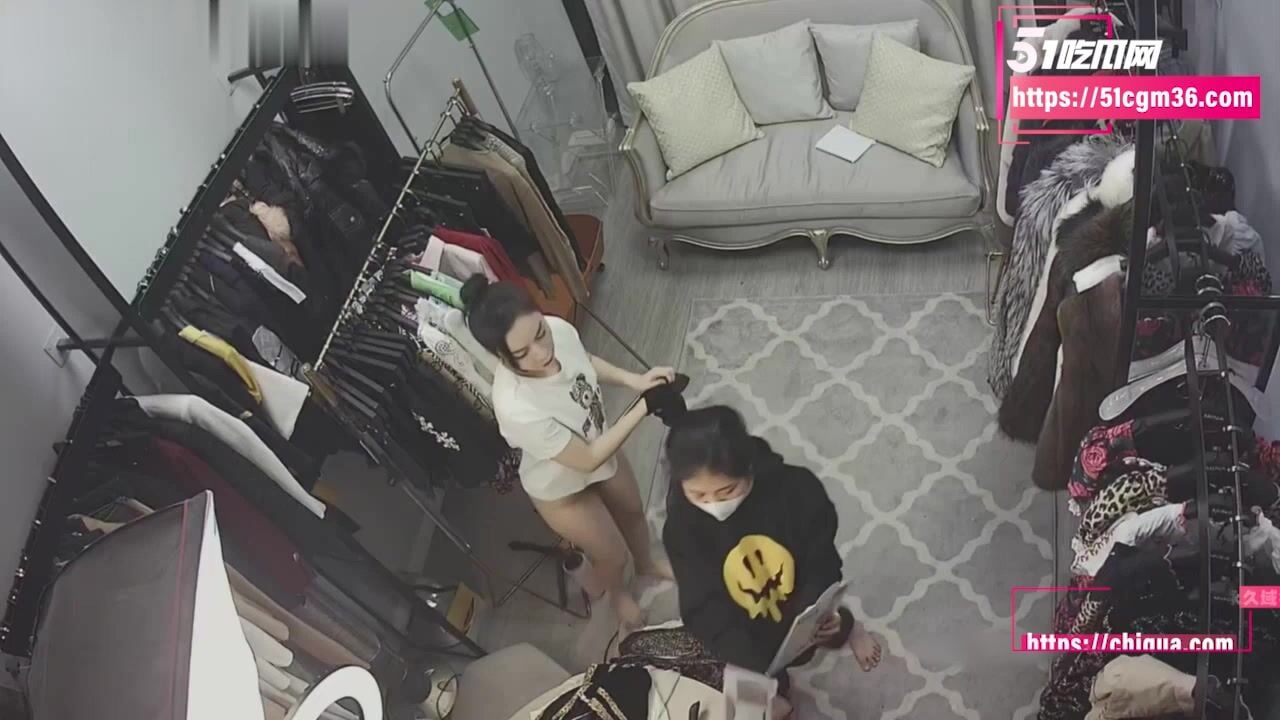 Hack cam quay lén e teen thử đồ trg cửa hàng quần áo,vòng 1 khủng đung đưa dữ dội
